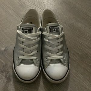 Converse Silver Sneakers 👟Low profile  Size 8